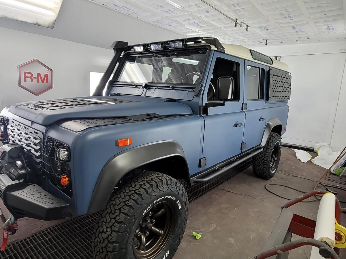 Land Rover Defender · satin blue